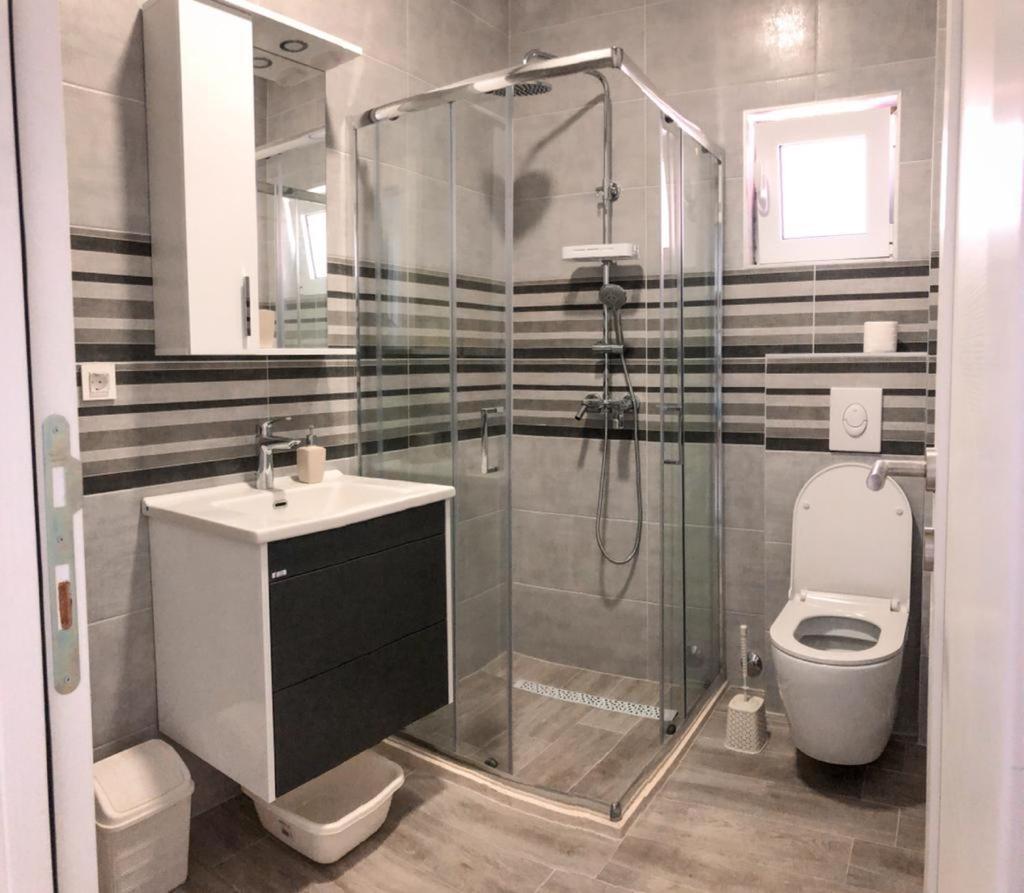 Apartmani Cupara Tivat Buitenkant foto